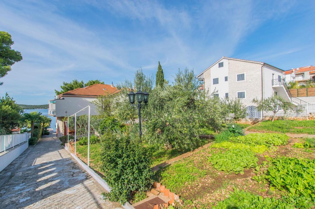 Apartment And Rooms Franka Zaboric Dış mekan fotoğraf